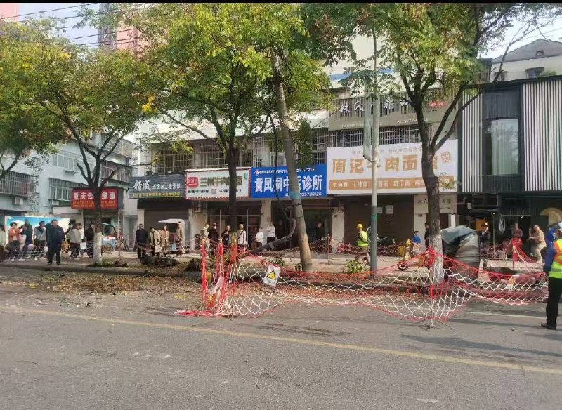 荆州沙市起飞失败发动机都撞出来了荆州沙市起飞失败发动机都撞出来了