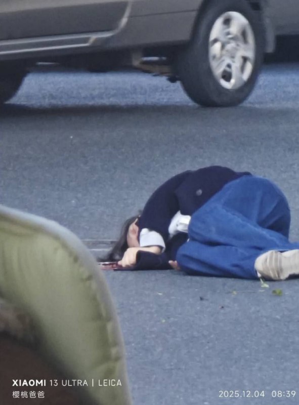 杭州 滨江 发生一起 #坠桥 #事件 #跳桥 12月4日，杭州滨江区滨文路江虹路口附近发生一起事件