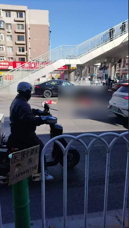 大连 刘家桥 #车祸 的🍉老太太横穿马路被 #碾压#血腥 渣土车大连 刘家桥 #车祸 的🍉老太太横穿马路被 #碾压#血腥 渣土车