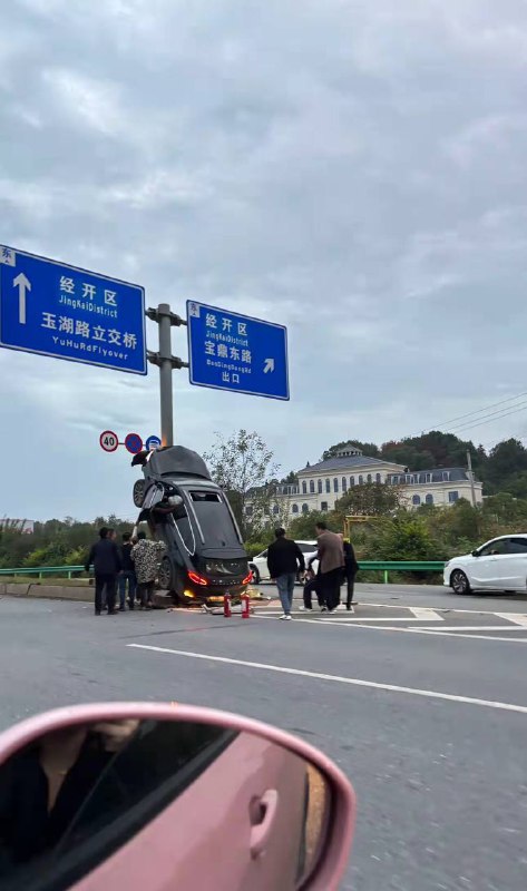 江西 萍乡 中环路 车祸江西 萍乡 中环路 车祸