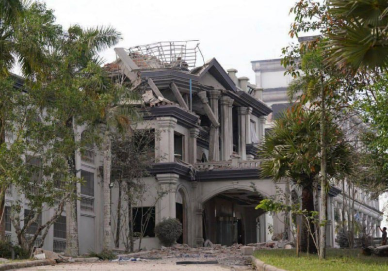 泰军F-16今晨空袭柬埔寨赌场大楼今天清晨，泰国空军出动F-16战机，对柬埔寨菩萨省一栋赌场大楼实施了轰炸