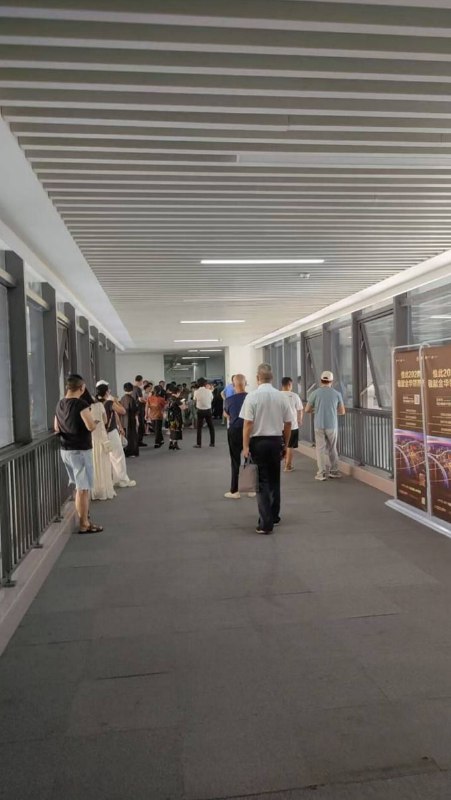 隔壁公司女销售，听说因为眼红别家销冠业绩太猛、客户都被抢了，居然偷偷给人水杯下毒…把那个销冠给毒没了！现在整栋楼都在传，太吓人了真的…#投毒隔壁公司女销售，听说因为眼红别家销冠业绩太猛、客户都被抢了，居然偷偷给人水杯下毒…把那个销冠给毒没了！现在整栋楼都在传，太吓人了真的…#投毒