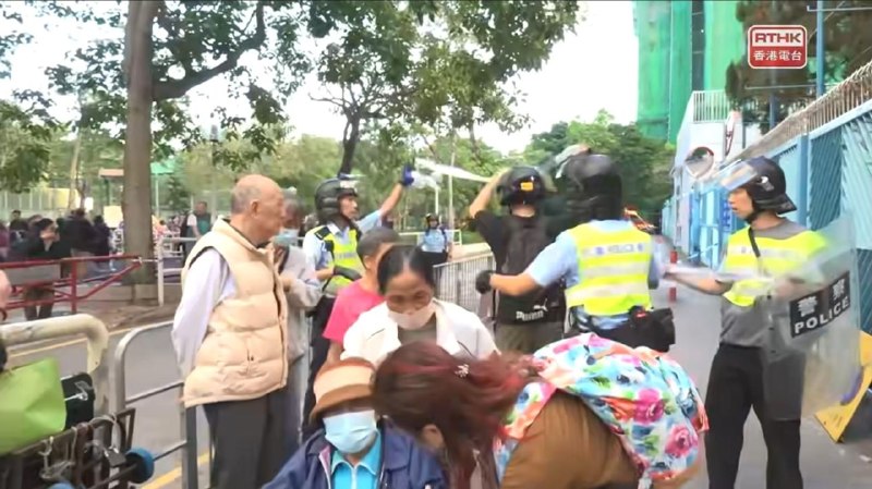 香港大埔宏福苑维修工程疑似因偷工减料，引起严重火灾，截至11月27日清晨，火灾已造成至少44人死亡、62人受伤，另外尚有279人失踪
