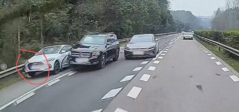 停车 拉个屎 💩都被撞 #车祸停车 拉个屎 💩都被撞 #车祸