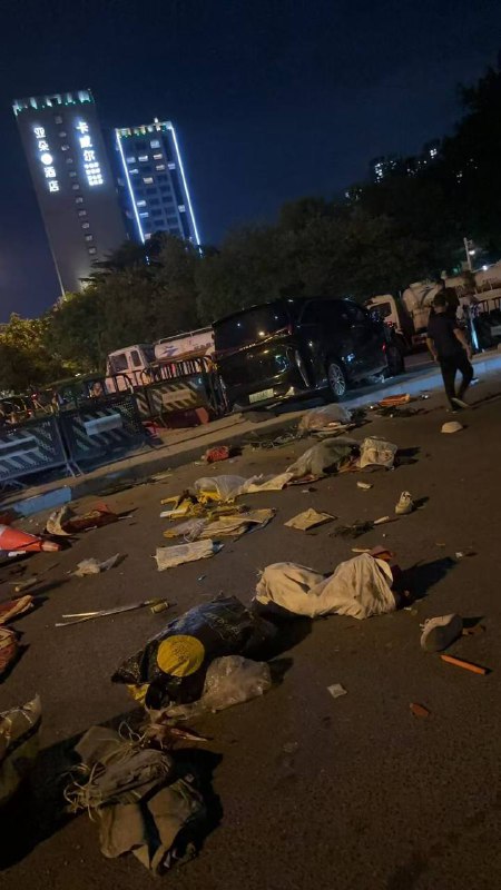 9月2日晚上，广州市海珠区工业大道发生汽车撞人事件，小车在右侧单车道加速直撞，现场多人受伤倒地世界上最安全的国家9月2日晚上，广州市海珠区工业大道发生汽车撞人事件，小车在右侧单车道加速直撞，现场多人受伤倒地世界上最安全的国家