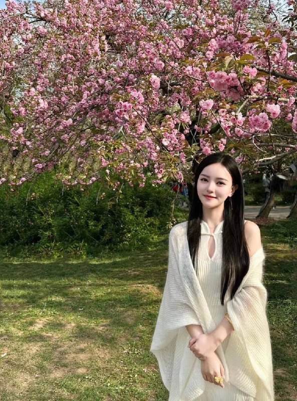 女的是 KTV 公主！上了一个月班就被 包养 走了，原配正主来抓！ #抓奸 #吃瓜女的是 KTV 公主！上了一个月班就被 包养 走了，原配正主来抓！ #抓奸 #吃瓜