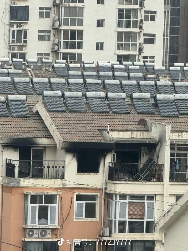 河北省一小区着火，风风火火过大年咯， #这么近那么美周末来河北 #火灾 #中国