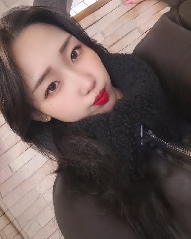 韩国22岁女汽车旅馆连环下药害人，3男中招2死1昏迷韩国江北区日前发生一宗震惊社会的案件，一名22岁金姓女子在汽车旅馆与男性聚会时，涉提供含有苯二氮平类药物的饮料，案发时她同时携带下药饮料和一杯普通饮料，当这名男性倒在床上后，她捡起犯案使用的空瓶
