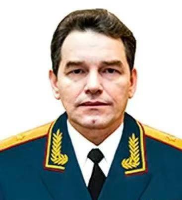 俄罗斯 将军 在 莫斯科 被炸 身亡俄罗斯国防部作战训练司司长法尼尔·萨尔瓦罗夫中将今天上午在莫斯科亚谢涅沃区遭遇简易爆炸装置袭击，他乘坐的汽车底部被人安装了炸弹俄罗斯国家媒体报道称，萨尔瓦罗夫中将因今天上午在莫斯科发生的爆炸事件中受的伤势过重而身亡