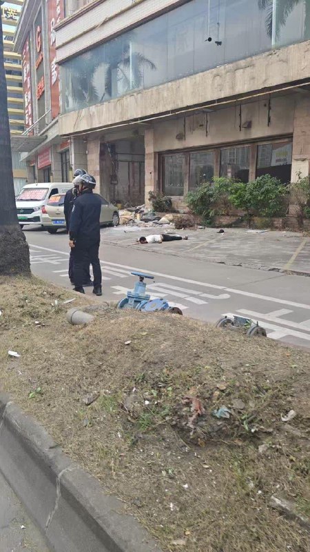 🤯年纪轻轻就这样没了 #跳楼🤯年纪轻轻就这样没了 #跳楼