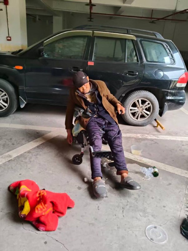 重庆一老人喝药自杀重庆一老人喝药自杀