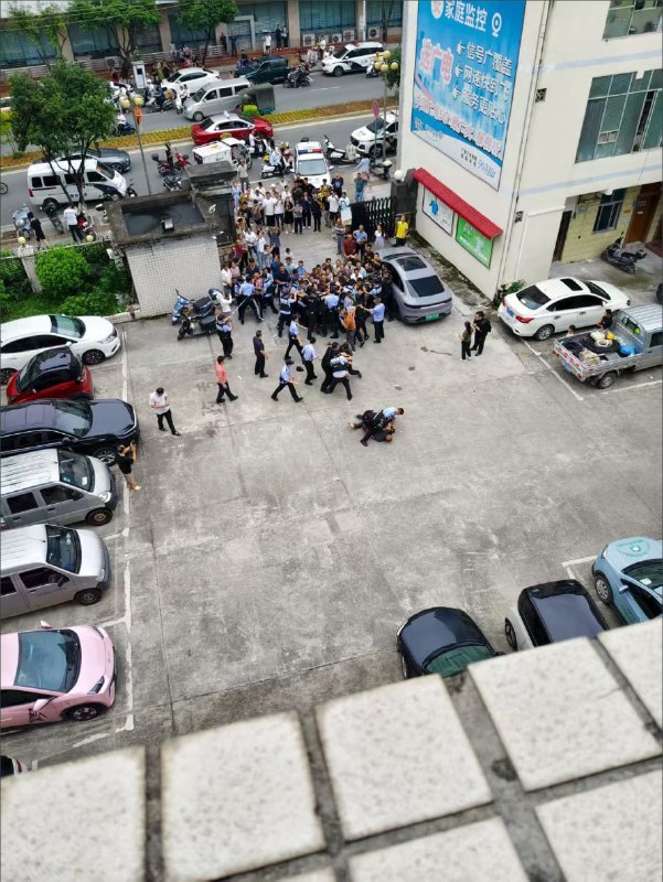 广西广电电缆事故致一名工人重伤，医院下达病危通知书后，家属前往广电公司维权，却遭到暴力压制