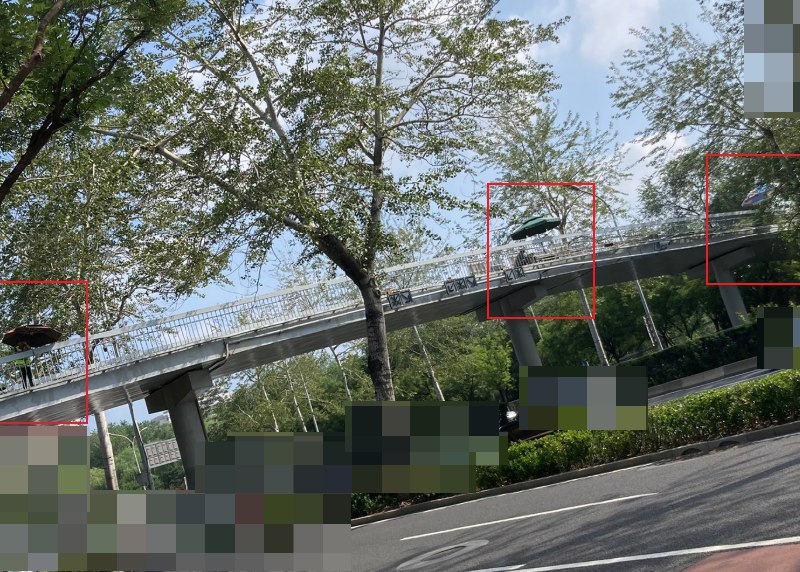 网友投稿8月16日，目前北京街头的天桥已经开始安排三个守桥员了，我观察过这些守桥员吃饭，跟配合执勤的在警车里的警察一样，每餐统一盒饭，配发酸奶和水果