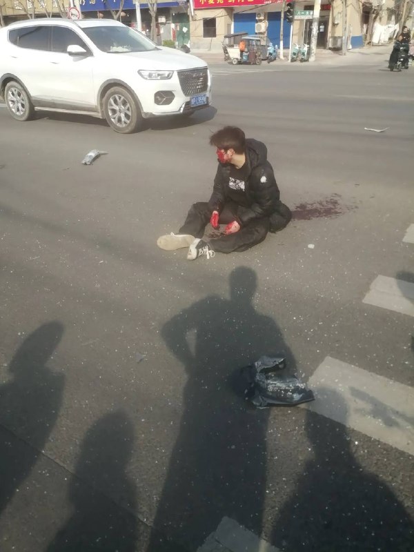 3月22日，河南李多楼路口车祸，一死一伤！3月22日，河南李多楼路口车祸，一死一伤！