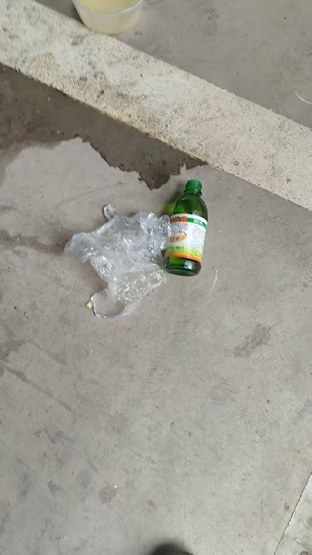 重庆一老人喝药自杀重庆一老人喝药自杀