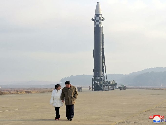 🇰🇵朝鲜发射弹道导弹，或为对美国制裁的回应韩国军方确认，朝鲜向日本海方向发射了一枚弹道导弹，消息由韩联社报道