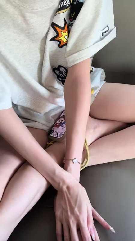 网友爆料，又一名 纯爱战士 倒下了女的应该挺好看，又喜欢脚踩几条船，不过把金主男友得罪了，又得物色下一个凯子了网友爆料，又一名 纯爱战士 倒下了女的应该挺好看，又喜欢脚踩几条船，不过把金主男友得罪了，又得物色下一个凯子了