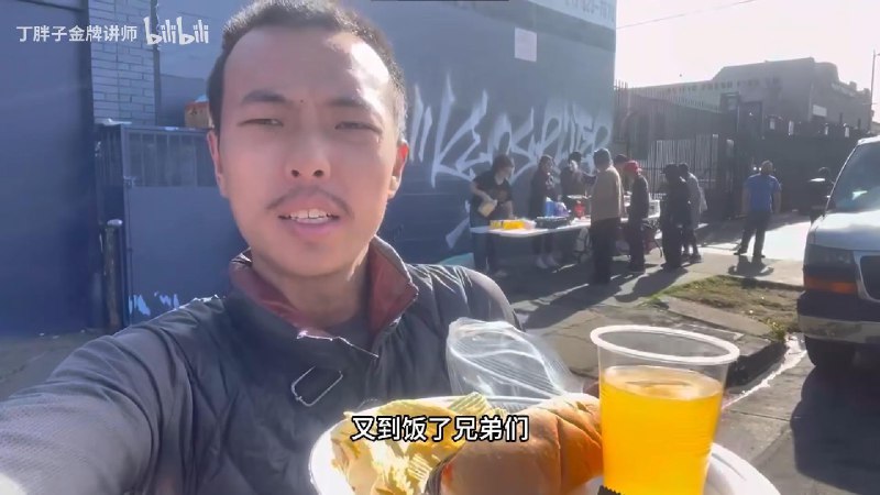 （网传）据最新公开信息，“丁胖子金牌讲师”（真名雷森，四川泸州人）已从“等待移民法庭审理”（pending asylum hearing）状态，转向驱逐名单（deportation proceedings），即将被遣返回🇨🇳这不是突发事件，而是因为他曾经公开发布持枪视频被举报