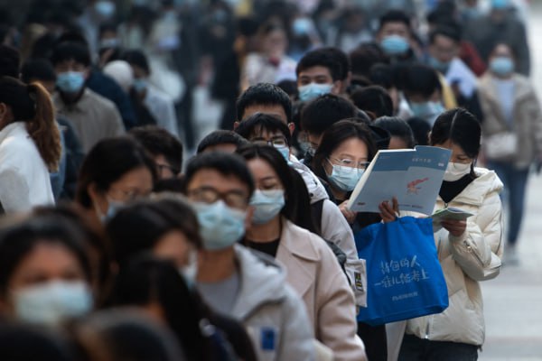 中国公务员考试开考 热门岗位竞争超“六千比一”有“国考”之称的中国中央机关及直属机构考试星期日（11月30日）举行