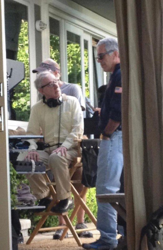 民主党人公布了爱泼斯坦档案中的新一批照片