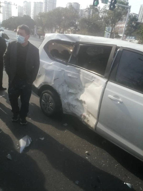 3月22日，河南李多楼路口车祸，一死一伤！3月22日，河南李多楼路口车祸，一死一伤！