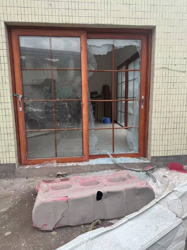 重庆 一 隧道 发生 #爆炸 致4人死亡重庆 一 隧道 发生 #爆炸 致4人死亡