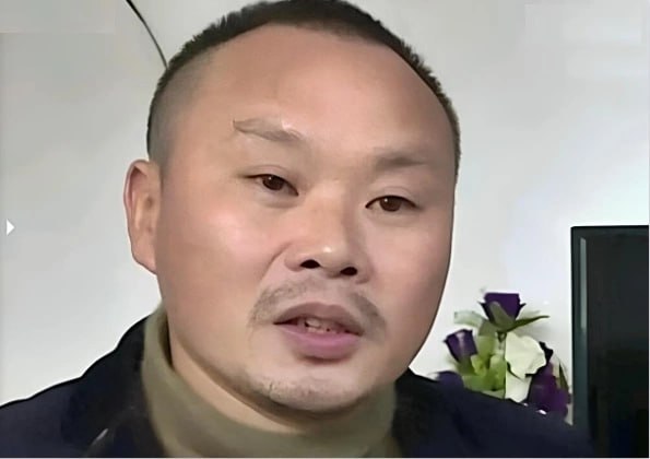认识4小时后结婚，血本无归中国黄忠成经9位媒人介绍，匆忙与一位只认识了4个小时的女子登记结婚，结果一个月内损失了24万元