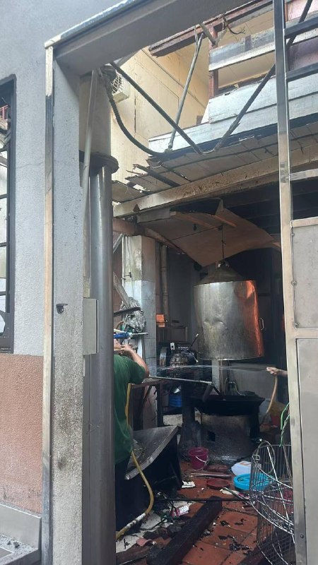 海墘一间住家厨房的压力锅突然发生爆炸，导致厨房损毁！海墘一间住家厨房的压力锅突然发生爆炸，导致厨房损毁！