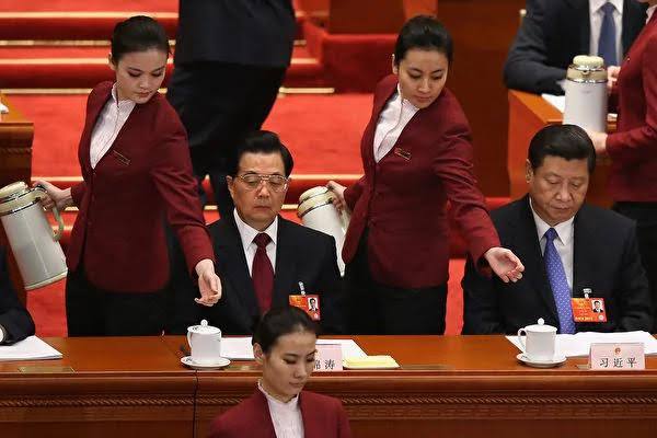 #中国🇨🇳隐形女性应该有政治发言权作家是小说《莲花》和回忆录《社会主义很伟大！》的作者“女人支撑着半片天空，”毛泽东著名地声称