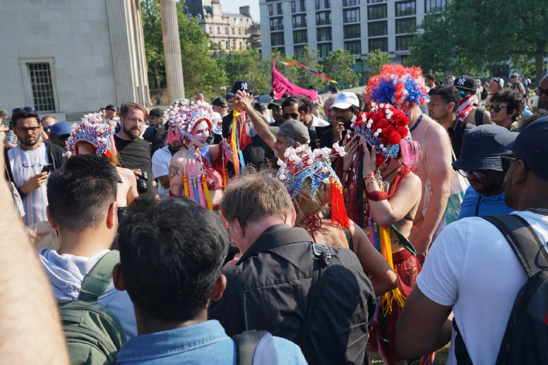 这是什么狗逼传媒公司啊，看图好像是在英国🇬🇧，尼玛光着穿京剧造型，过分了呀，好歹京剧也是国粹，更过分的是模特还他妈的那么丑，有一个逼长的跟男人是的，有没有懂王给查一查啊 #京剧 #英国 #国产这是什么狗逼传媒公司啊，看图好像是在英国🇬🇧，尼玛光着穿京剧造型，过分了呀，好歹京剧也是国粹，更过分的是模特还他妈的那么丑，有一个逼长的跟男人是的，有没有懂王给查一查啊 #京剧 #英国 #国产