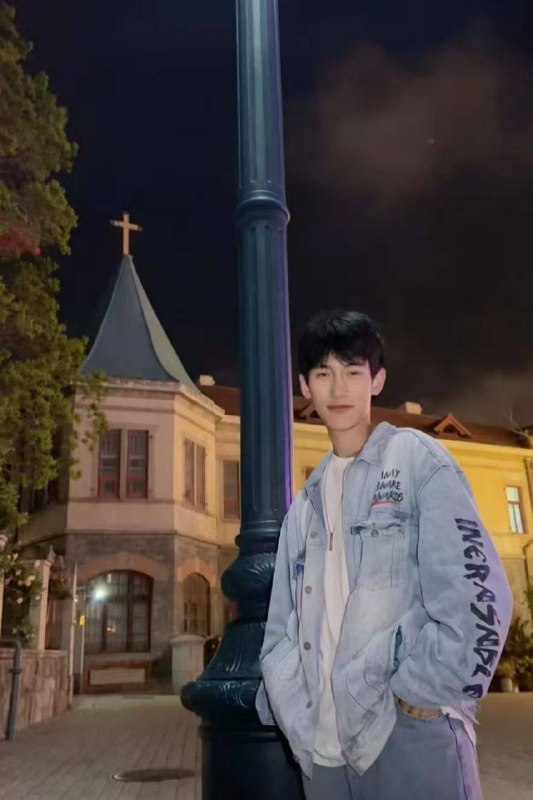 #青岛 #华航捷运 一 #实习生 把老板捅死了！因为亏了运费，老板让他自己承担，实习生不乐意，就把老板捅了！资讯补充