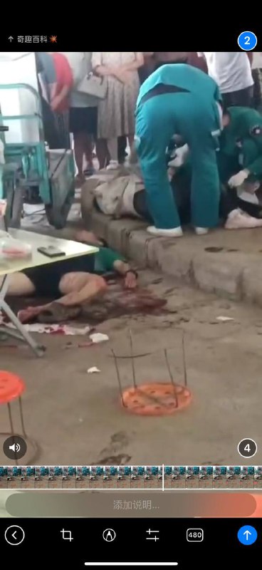 河南 郑州 中牟新区广惠街，多名 摊贩 因 抢摆摊 位置持械互殴，多人伤亡，3人当场被捅死刀仔杀人血腥摆摊河南 郑州 中牟新区广惠街，多名 摊贩 因 抢摆摊 位置持械互殴，多人伤亡，3人当场被捅死刀仔杀人血腥摆摊