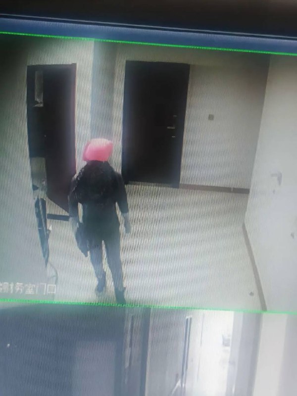8月5日凌晨4时左右,孩子睡梦中在兰州大奔机电设备有限公司员工宿舍内被伪装打扮的同事 #割喉 出事后,公司不闻不问,医药费家属自付,嫌犯潜逃后被抓获,公安机关人故意伤害罪对其进行十日治安拘留8月5日凌晨4时左右,孩子睡梦中在兰州大奔机电设备有限公司员工宿舍内被伪装打扮的同事 #割喉 出事后,公司不闻不问,医药费家属自付,嫌犯潜逃后被抓获,公安机关人故意伤害罪对其进行十日治安拘留
