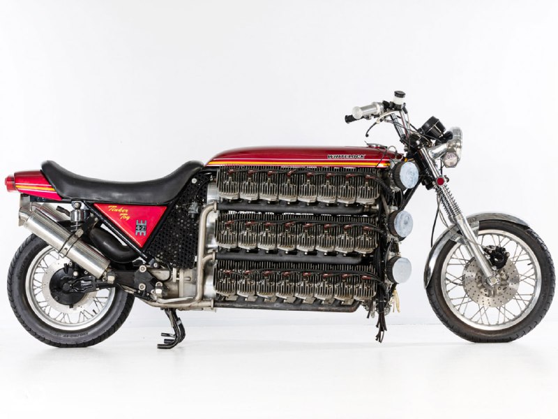打破世界紀錄的 「48 缸 Kawasaki 重型機車」，這台機器將於 4 月 21 日在 Bonhams 春季斯塔福德拍賣會上拍賣，預計最高可拍到 60,000 英鎊（約236萬元新台幣）
