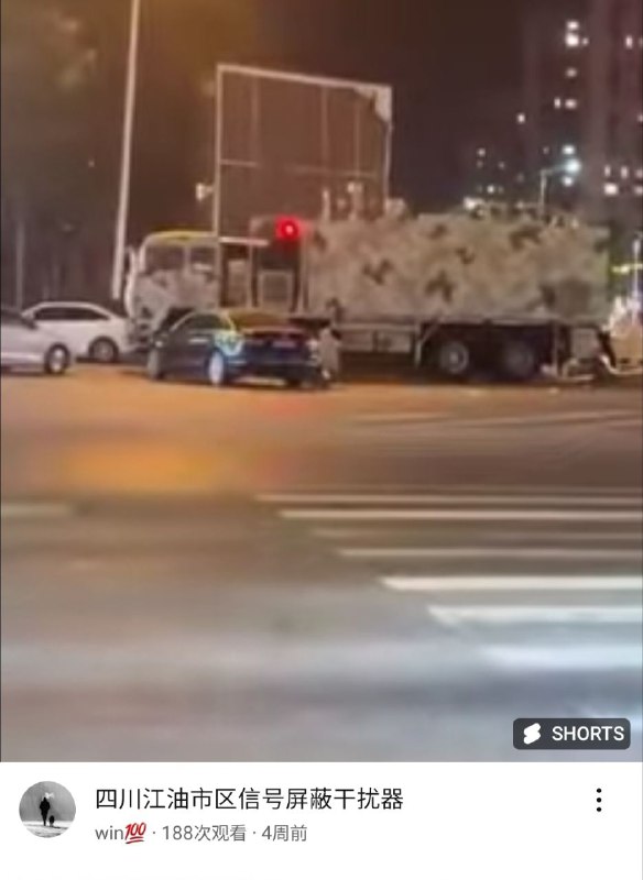 阅兵展示的信号干扰车与当时四川江油事件派发的信号干扰车有80%相似阅兵展示的信号干扰车与当时四川江油事件派发的信号干扰车有80%相似
