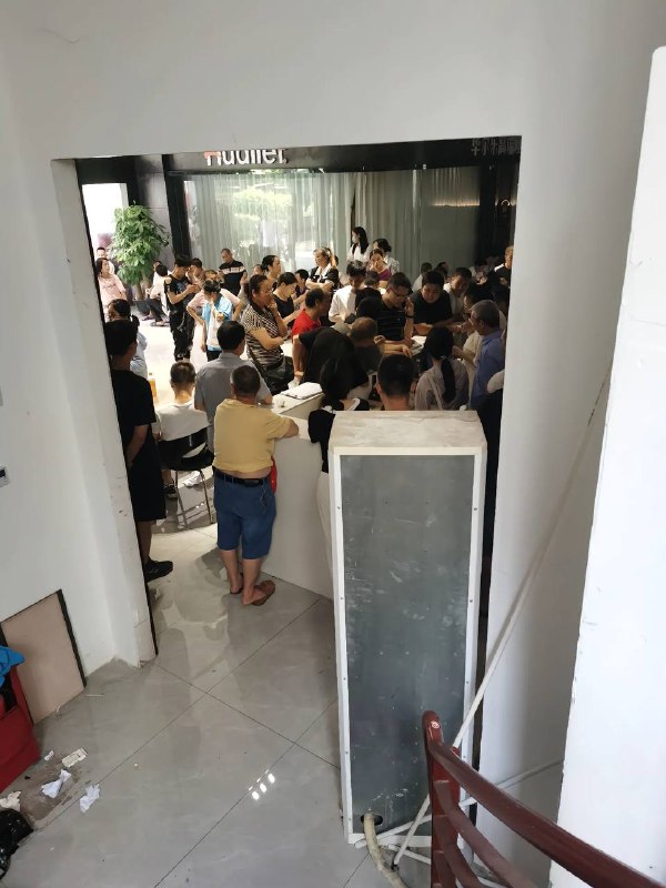 7.12 深圳，史丹利家居，几百人的公司说倒闭就倒闭了，拖欠员工工资 #倒闭潮7.12 深圳，史丹利家居，几百人的公司说倒闭就倒闭了，拖欠员工工资 #倒闭潮