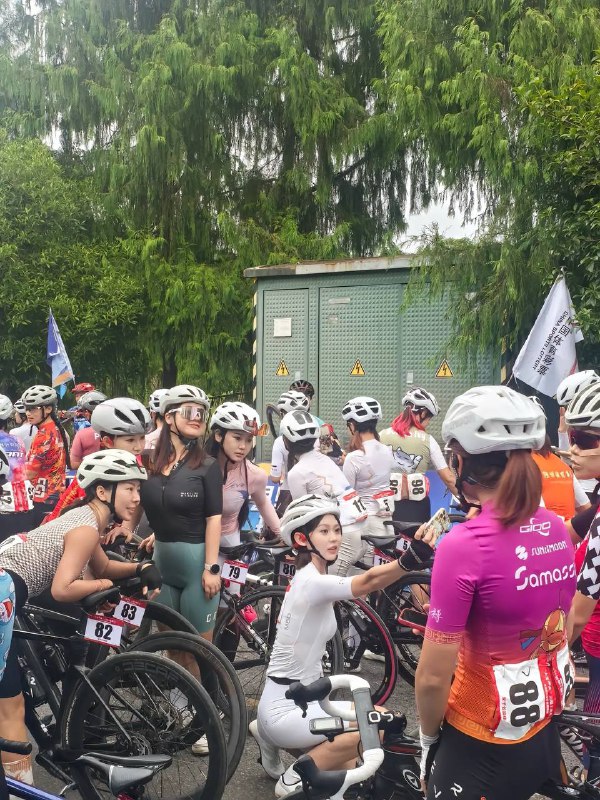 骑行圈是去年玩飞盘的吧 #骚鸡骑行圈是去年玩飞盘的吧 #骚鸡