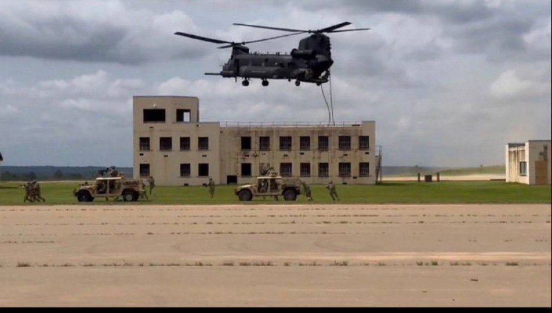 几个月前，川普亲自观摩美军活抓马杜罗的模拟训练#川普 #马杜罗几个月前，川普亲自观摩美军活抓马杜罗的模拟训练#川普 #马杜罗