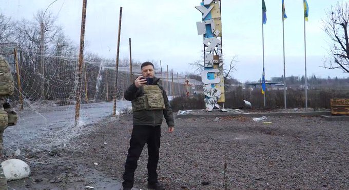 普京有胆量亲自到前线，站在距离乌克兰军队 1300 米的地方吗？ 🇺🇦他发动了战争，派出超过一百万俄罗斯人参战，但他自己却比任何人都害怕靠近前线