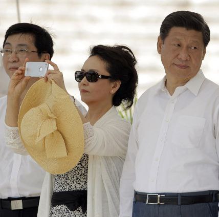 为什么粉蛆好像都是一个模子里刻出来的一样，每当你阐述了一个对他党主子不利的事实，他们都是先反驳否认，说这是境外势力抹黑，等你费劲巴拉的找资料给他证明你说的是真的，人家立马光速转进，说那咋啦，我党威武雷霆手段，矫枉必须过正，实在洗不动了，就说这是我党的曲折探索伟大试错，过去的事就过去了，你恶意旧事重提揪住不放是何居心，然后接着什么美狗倭杂台蛙帽子就扣上来了，最后就是人身攻击，什么数典忘祖，什么你妈死了这些词轮番上阵为什么粉蛆好像都是一个模子里刻出来的一样，每当你阐述了一个对他党主子不利的事实，他们都是先反驳否认，说这是境外势力抹黑，等你费劲巴拉的找资料给他证明你说的是真的，人家立马光速转进，说那咋啦，我党威武雷霆手段，矫枉必须过正，实在洗不动了，就说这是我党的曲折探索伟大试错，过去的事就过去了，你恶意旧事重提揪住不放是何居心，然后接着什么美狗倭杂台蛙帽子就扣上来了，最后就是人身攻击，什么数典忘祖，什么你妈死了这些词轮番上阵