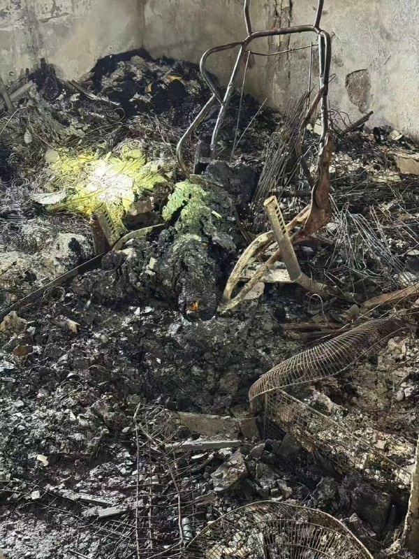 消防 及 警方 进入 #火灾 遗址 搜证 #尸体#火灾 #恐怖 香港 🇭🇰 大火 #事件 #后续#香港 #火灾 大火 最新遇难人数公布遇难者 增至151人警方 哽咽 介绍搜救进展