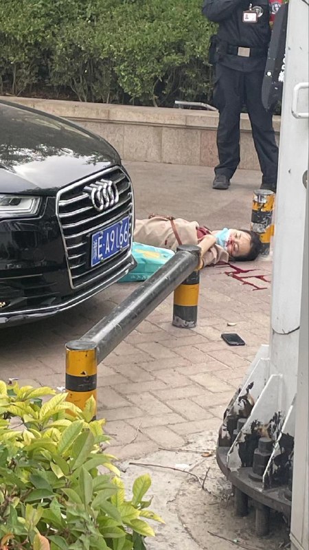 #凶杀现场 #杀人 #死亡 #死者 #外卖员外卖员路过发现被杀死者#凶杀现场 #杀人 #死亡 #死者 #外卖员外卖员路过发现被杀死者