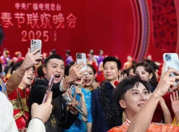 为什么粉蛆好像都是一个模子里刻出来的一样，每当你阐述了一个对他党主子不利的事实，他们都是先反驳否认，说这是境外势力抹黑，等你费劲巴拉的找资料给他证明你说的是真的，人家立马光速转进，说那咋啦，我党威武雷霆手段，矫枉必须过正，实在洗不动了，就说这是我党的曲折探索伟大试错，过去的事就过去了，你恶意旧事重提揪住不放是何居心，然后接着什么美狗倭杂台蛙帽子就扣上来了，最后就是人身攻击，什么数典忘祖，什么你妈死了这些词轮番上阵为什么粉蛆好像都是一个模子里刻出来的一样，每当你阐述了一个对他党主子不利的事实，他们都是先反驳否认，说这是境外势力抹黑，等你费劲巴拉的找资料给他证明你说的是真的，人家立马光速转进，说那咋啦，我党威武雷霆手段，矫枉必须过正，实在洗不动了，就说这是我党的曲折探索伟大试错，过去的事就过去了，你恶意旧事重提揪住不放是何居心，然后接着什么美狗倭杂台蛙帽子就扣上来了，最后就是人身攻击，什么数典忘祖，什么你妈死了这些词轮番上阵