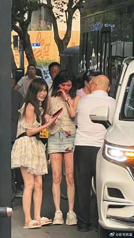 男子大街上  #搭讪 女孩不成