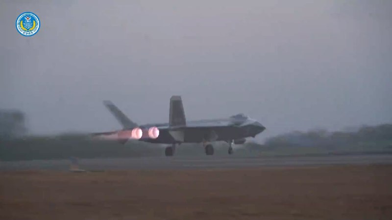 12月29日 中国人民解放军 东部战区 位台岛以东海空域，组织驱护舰、歼轰机等兵力，开展对海突击、区域制空、搜潜反潜等科目演练，检验了海空协同、精准寻歼能力