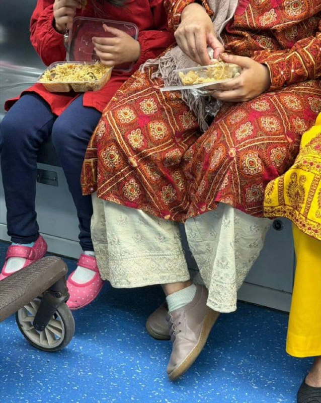 印度人 在 深圳 地铁 吃 手抓饭深圳地铁 搞 双标 有规定不执行今天回避违规的三嫂，明天三哥就敢来 地铁 拉屎 💩 印度 🇮🇳印度人 在 深圳 地铁 吃 手抓饭深圳地铁 搞 双标 有规定不执行今天回避违规的三嫂，明天三哥就敢来 地铁 拉屎 💩 印度 🇮🇳