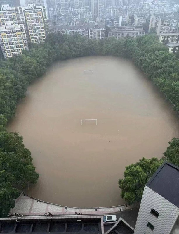 车主要哭死一大片～#长沙暴雨车主要哭死一大片～#长沙暴雨