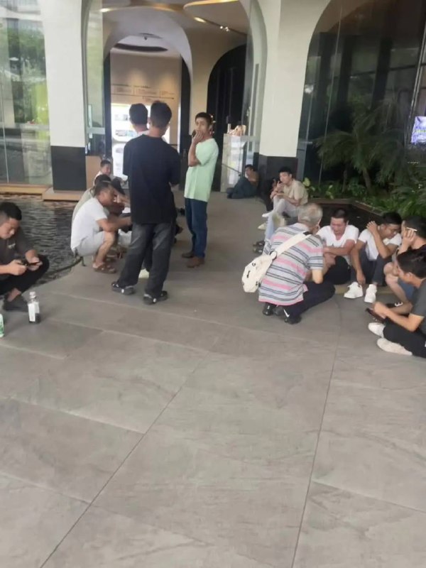 8.15广州芳村，万科金域曦府开发商拖欠农民工工资 #讨薪8.15广州芳村，万科金域曦府开发商拖欠农民工工资 #讨薪