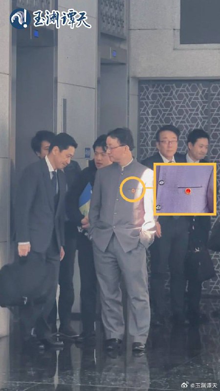 18日外交部亚洲司司长刘劲松与日本外务省亚洲大洋洲局局长金井正彰会面，下午约两点，金井正彰一行离开中国外交部