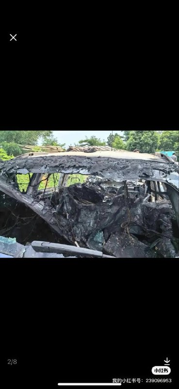 7.25凌晨成都高速收费站，宝马撞击瞬间燃烧，轮子都撞掉了一个，车子腾空盘旋两圈，当时车子不知道开的多快，宝马ix3瞬间燃烧🔥无生还机会，司机死亡 #新能源 #车祸 #自燃 #宝马IX3家属